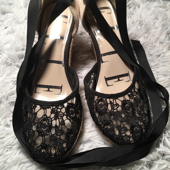 Elle Shoes - NWOB Elle Elandorra Black Laced Ribbon Wedges W8.5